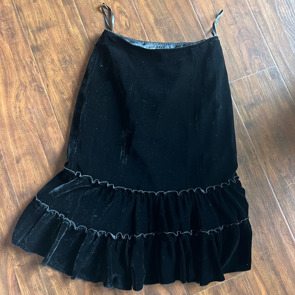 Moda International black velvet midi skirt size 4P medium